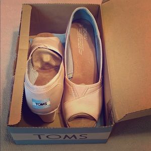 Worn once, still in perfect condition.